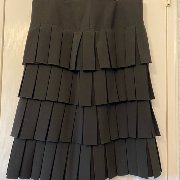 Wear and Flair gorgeous inverted 4 tier inverted pleated skirt . Size Me… - Picture 3 of 3